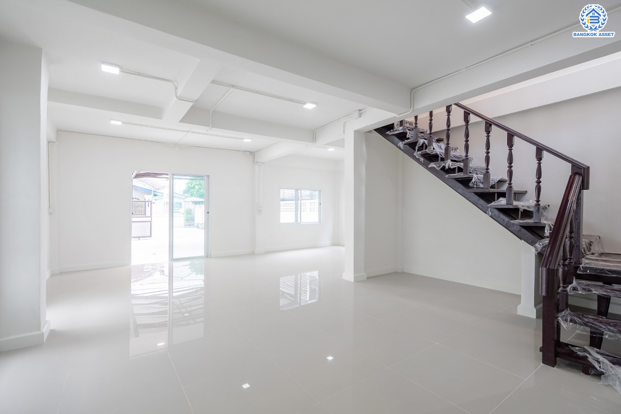 บ้านมือสองตกแต่งใหม่ ม.สินวงศ์ ดอนเมือง บ้านเดี่ยว เนื้อที่ 50 ตร.ว. ฟังก์ชัน 3 ห้องนอน 2 ห้องน้ำ จอดรถได้ 2 คัน บนทำเลดีที่สุด ใกล้สนามบินดอนเมือง ทางด่วน "ศรีสมาน" และรถไฟฟ้าสายสีแดง "สถานีดอนเมือง"